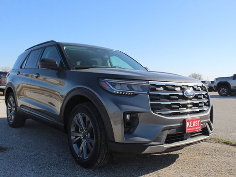 New 2026 Ford Explorer Active w/ Active Comfort Package AWD/4WD image 5
