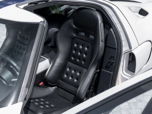 Used 2005 Ford GT RWD image 16