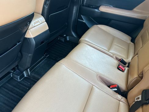 Certified 2025 Hyundai Santa Fe Limited AWD/4WD image 12