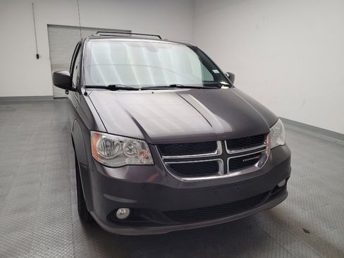 Used 2019 Dodge Grand Caravan SXT image 14