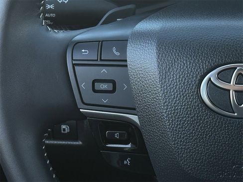 Used 2025 Toyota Camry SE w/ Convenience Package image 15