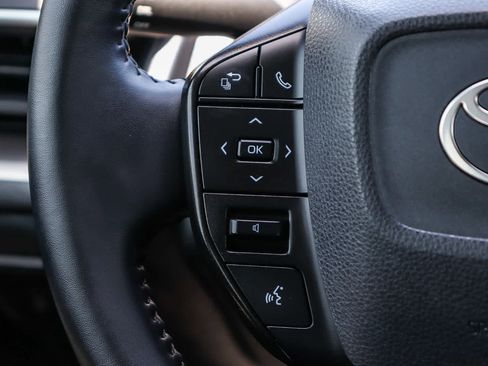 Used 2025 Toyota Prius LE FWD image 18
