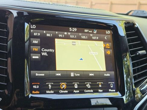 Used 2019 Jeep Cherokee Limited w/ Luxury Group AWD/4WD image 25