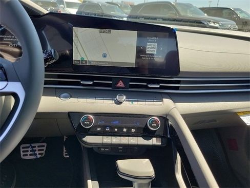 New 2025 Hyundai Elantra SEL image 10