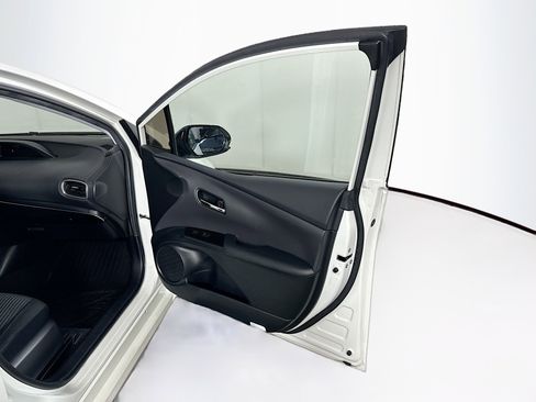 Used 2020 Toyota Prius Prime LE FWD image 29