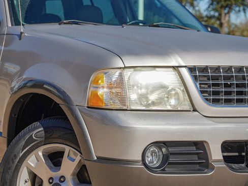 Used 2005 Ford Explorer Sport XLT image 4