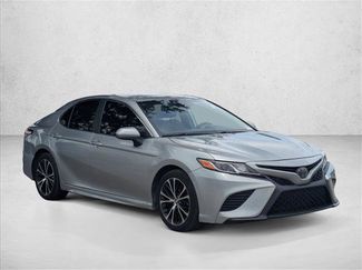 Used 2020 Toyota Camry SE FWD video 3