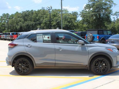 Used 2022 Nissan Kicks SV w/ Interior Electronics Package FWD image 2