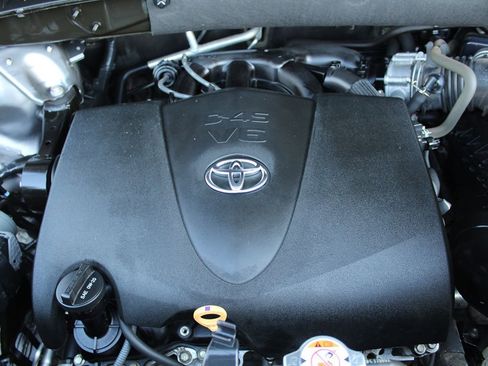 Used 2018 Toyota Highlander XLE image 42