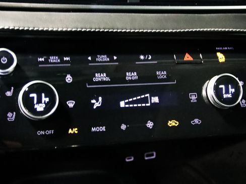 Used 2023 INFINITI QX60 Luxe w/ Performance Audio Package AWD/4WD image 46