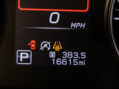 Used 2025 Subaru Outback Premium w/ Popular Package #1A image 37