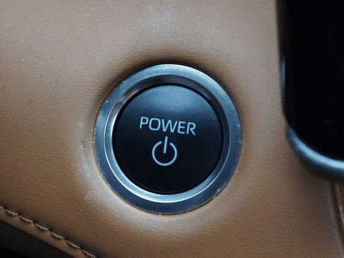 Used 2025 Toyota Highlander Platinum image 9