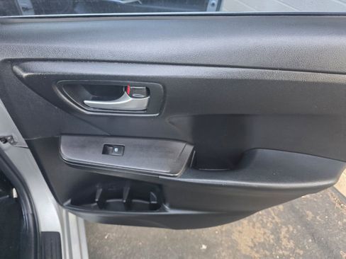 Used 2016 Toyota Camry LE image 33