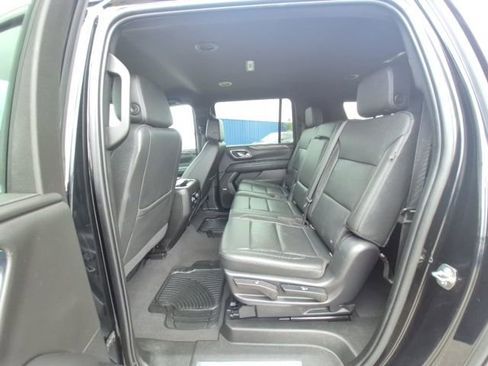 Used 2022 Chevrolet Suburban LT image 11