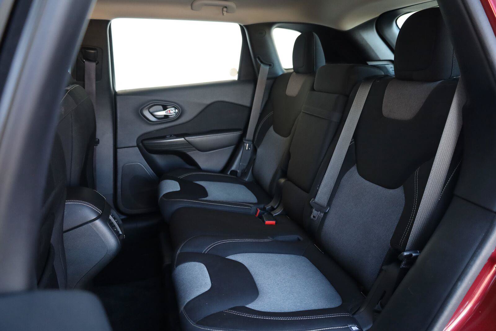 Used 2014 Jeep Cherokee Sport FWD image 21