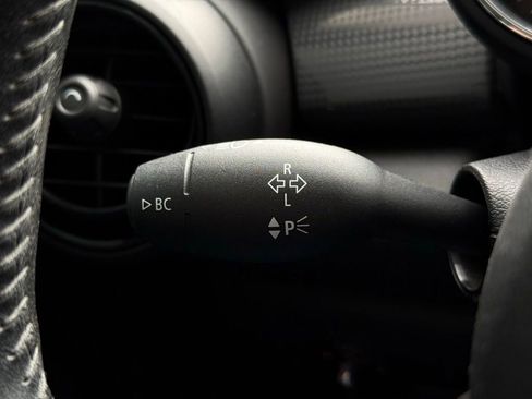 Used 2017 MINI Cooper 4-Door Hardtop image 24