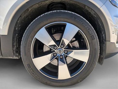 Used 2019 Volvo XC40 T5 Momentum image 27