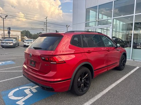 Used 2024 Volkswagen Tiguan SE R-Line AWD/4WD image 5