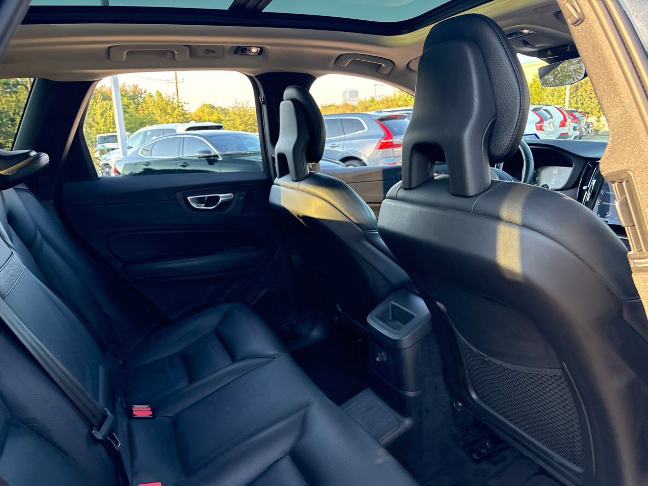 Used 2019 Volvo XC60 T8 Inscription w/ Advanced Package AWD/4WD image 12