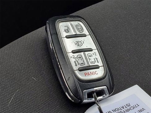Used 2017 Chrysler Pacifica Touring image 29
