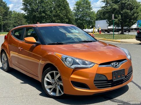 Used 2016 Hyundai Veloster image 1