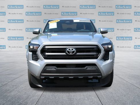 Used 2025 Toyota Tacoma SR5 AWD/4WD image 2