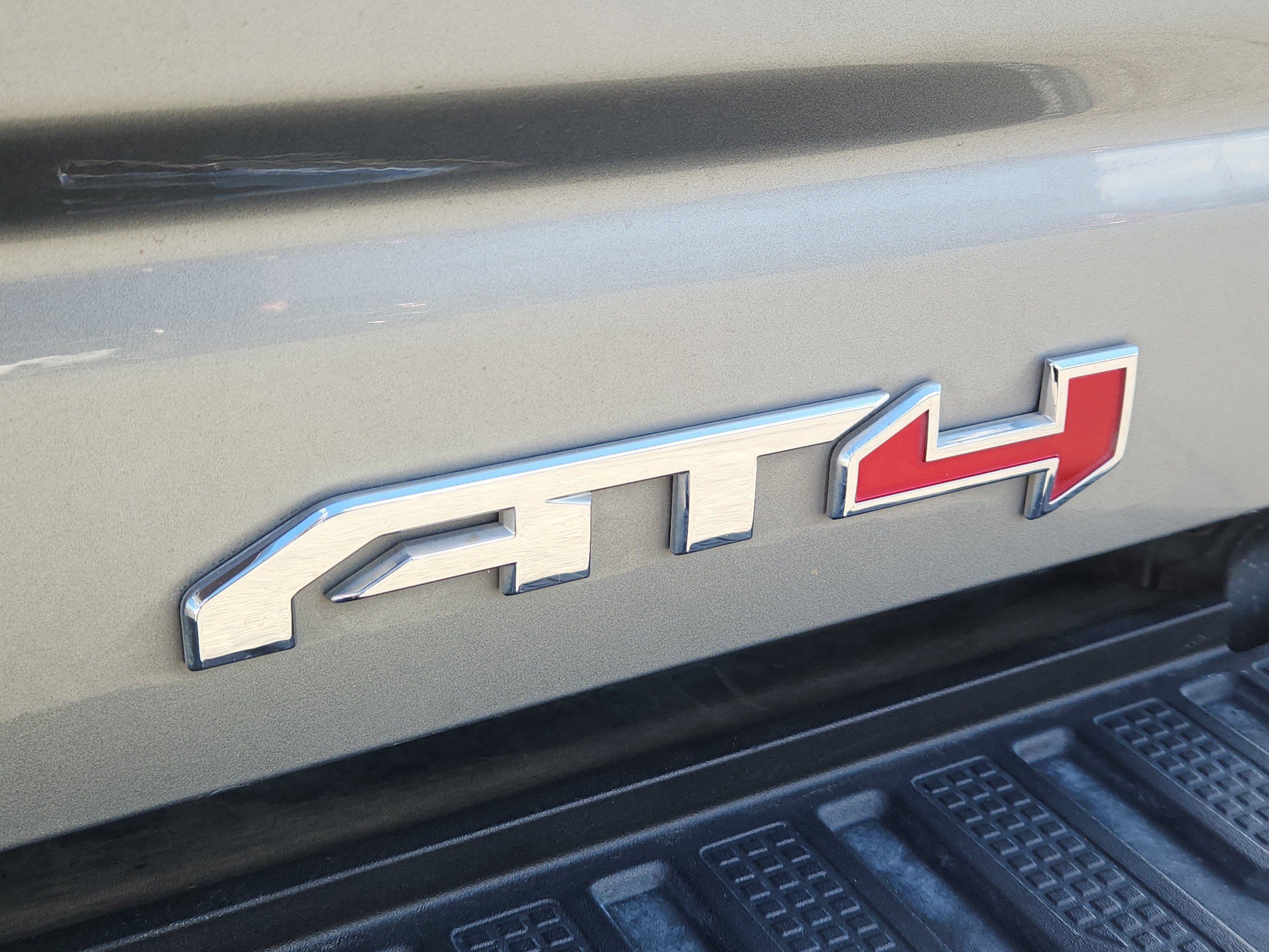 Used 2024 GMC Sierra 2500 AT4 w/ Technology Package AWD/4WD image 6