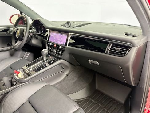 Certified 2023 Porsche Macan image 29