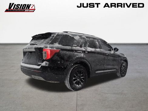 Used 2022 Ford Explorer XLT w/ Equipment Group 202A image 5