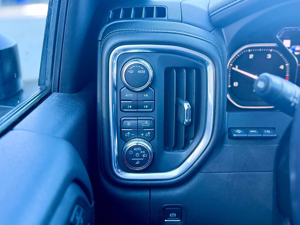 Used 2022 GMC Sierra 3500 Denali w/ Denali Ultimate Package AWD/4WD image 18