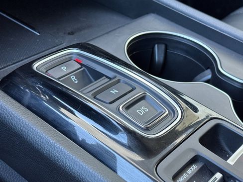 Used 2025 Honda Pilot EX-L image 17