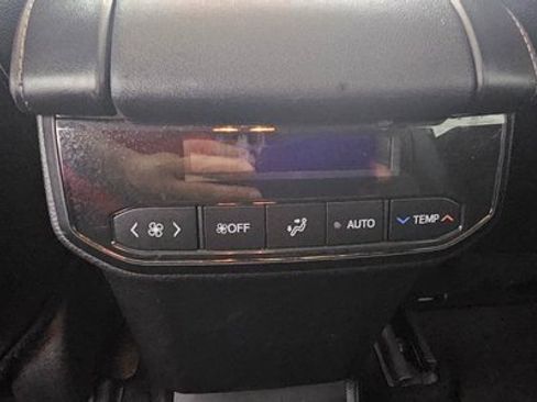 Used 2024 Toyota Highlander XLE image 33