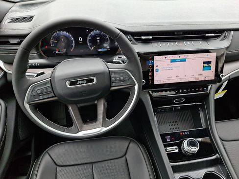 New 2026 Jeep Grand Cherokee Limited w/ Luxury Tech Group II AWD/4WD image 7