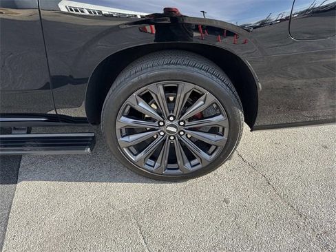 Used 2025 Cadillac Escalade ESV V image 33