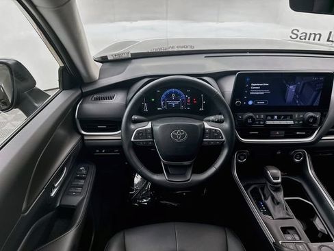 Used 2024 Toyota Grand Highlander AWD image 22