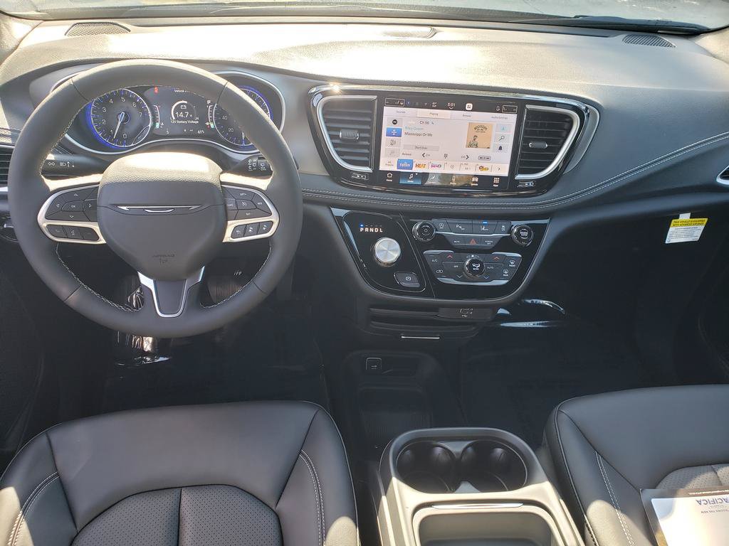 New 2027 Chrysler Pacifica Select FWD image 9