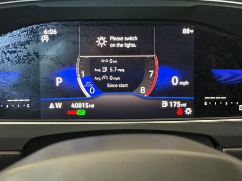 Used 2023 Volkswagen Tiguan SE w/ Panoramic Sunroof Package FWD image 28