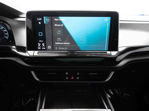 Used 2024 Volkswagen Atlas Cross Sport SE image 17