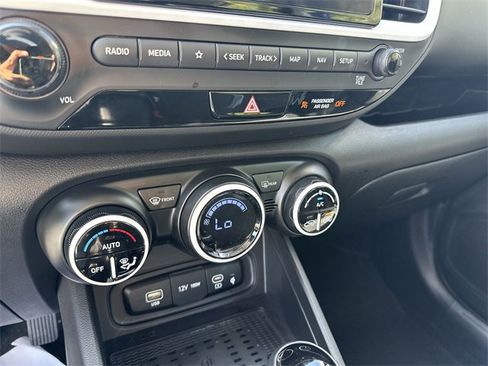 Used 2024 Hyundai Venue Limited image 19