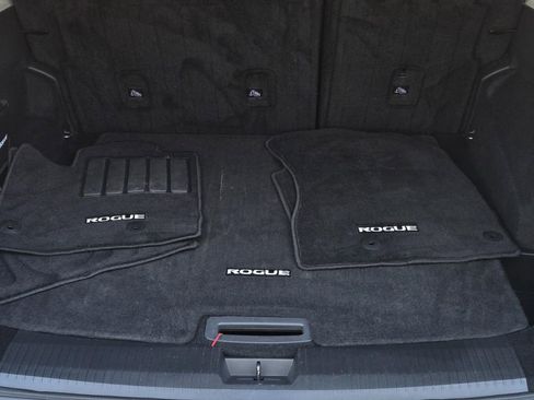 Used 2024 Nissan Rogue SV w/ SV Premium Package image 10