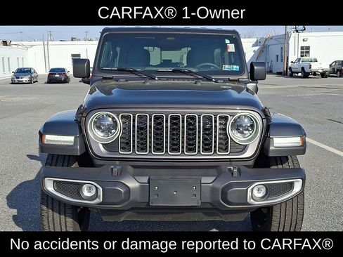 Used 2025 Jeep Wrangler Unlimited Sahara image 2