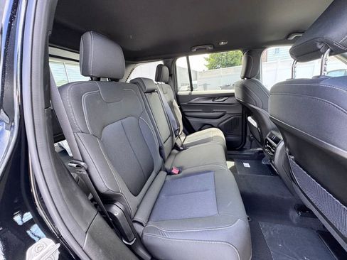 New 2026 Jeep Grand Cherokee Laredo AWD/4WD image 21
