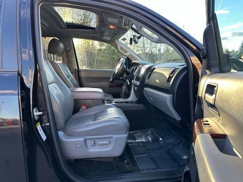 Used 2016 Toyota Sequoia Platinum AWD/4WD image 12