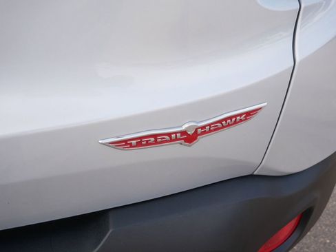 Used 2018 Jeep Renegade Trailhawk image 9