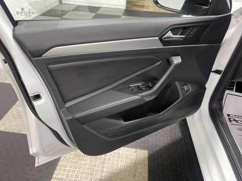 Used 2024 Volkswagen Jetta Sport image 10