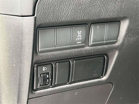 Used 2017 Nissan Armada SV image 18