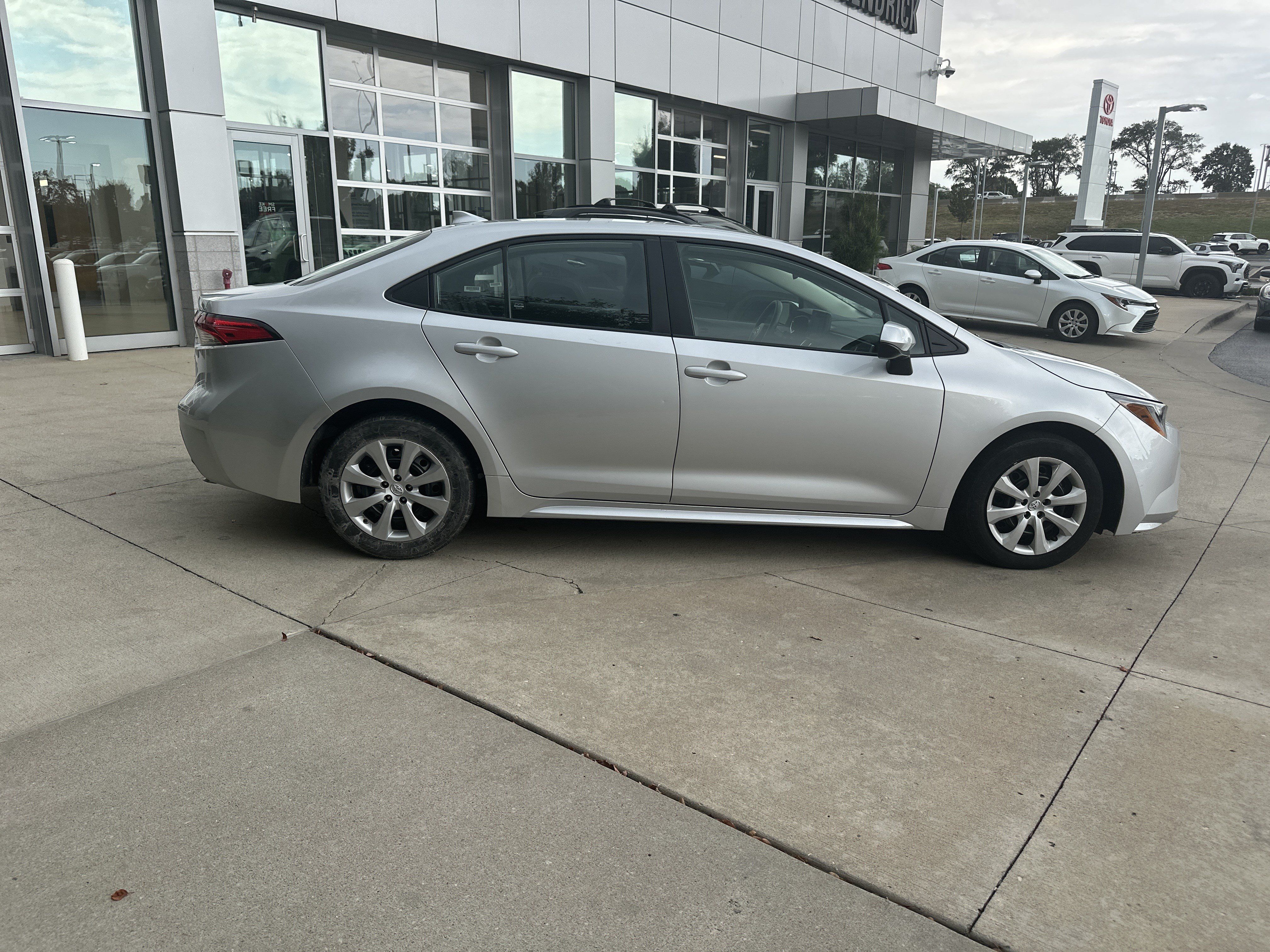 Used 2025 Toyota Corolla LE FWD image 10