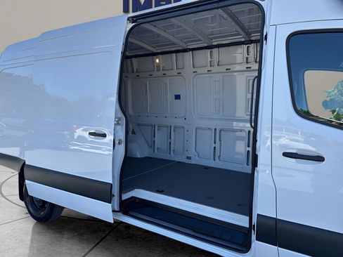 Used 2025 Mercedes-Benz Sprinter 2500 image 21
