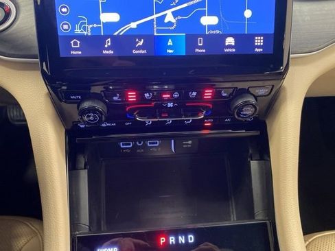 Used 2023 Jeep Grand Cherokee Limited w/ Luxury Tech Group II image 16