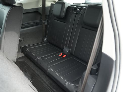 Used 2024 Volkswagen Tiguan SE image 19